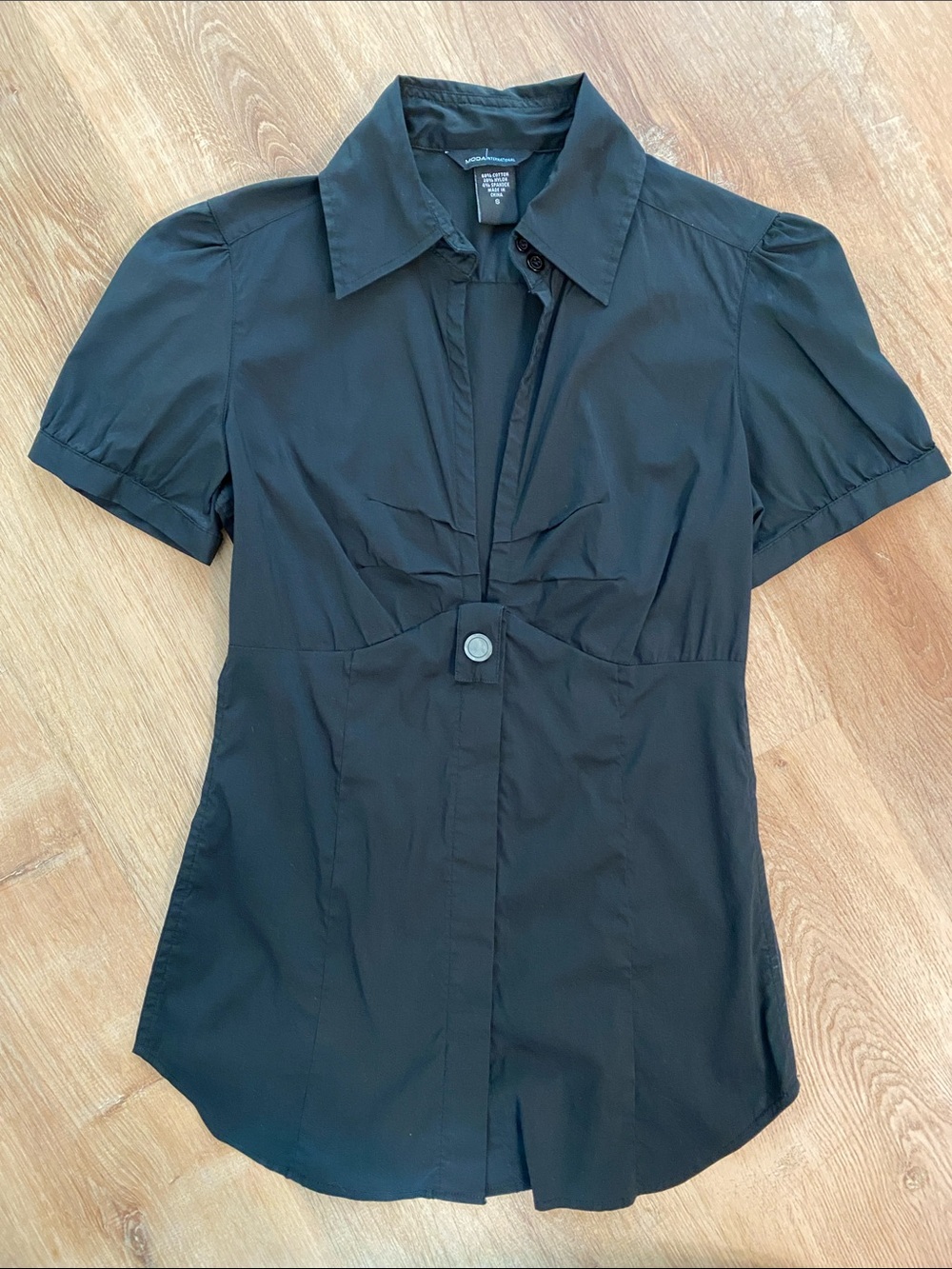 Moda International Black Short-Sleeve Tailored Button Down Shirt - Size Small